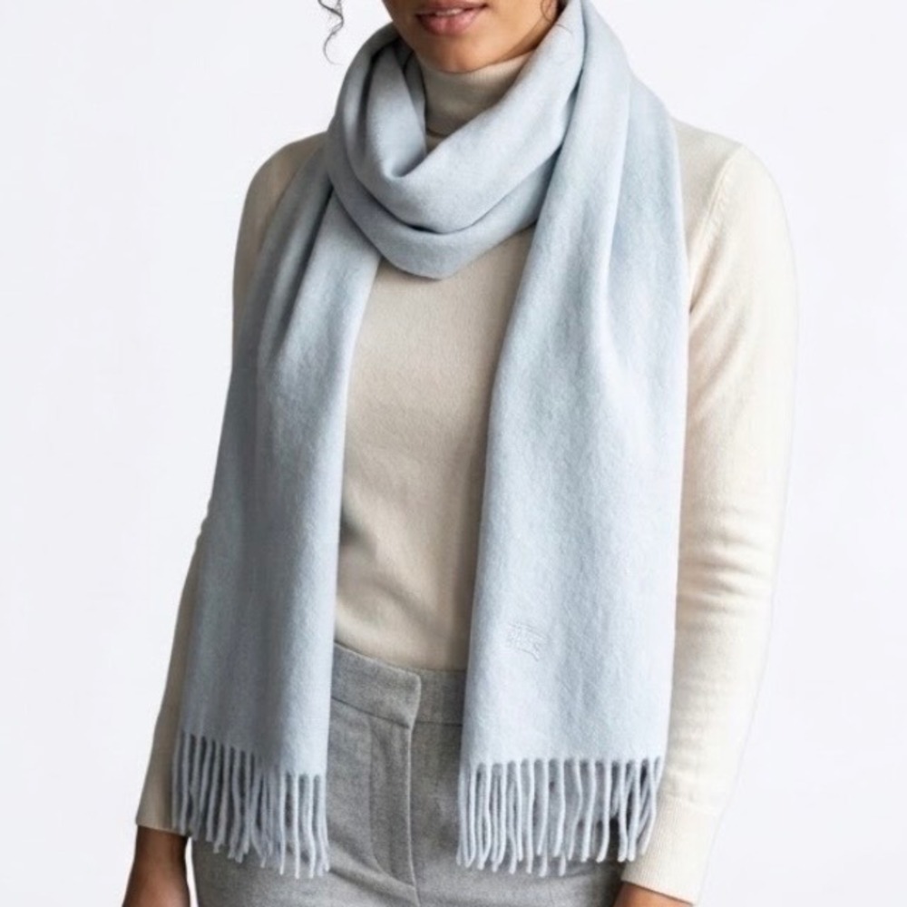 Burberry London Scarf Ice Blue Lambswool Merino Cashmere Blend 66"x11" Scotland